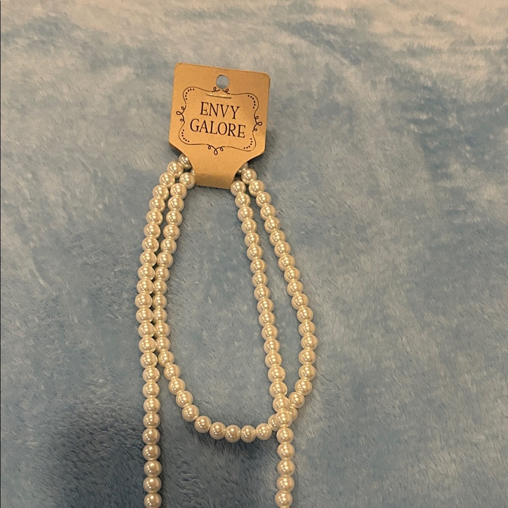 Envy Galore Classic Pearl Necklace
